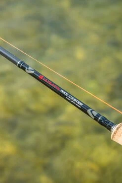 Ultimate Pike Caster 2.40m 30-80g -Pêche Série Boutique 2f1abdc07cf8c3a7